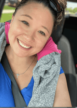 how to wear a travel pillow